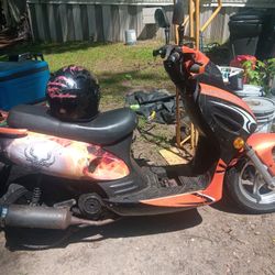 2021 50cc Moped Runs Gud $300 Just Need Start Switch And Headlights Everything Else Works Have To Kick Start It But Will Run
