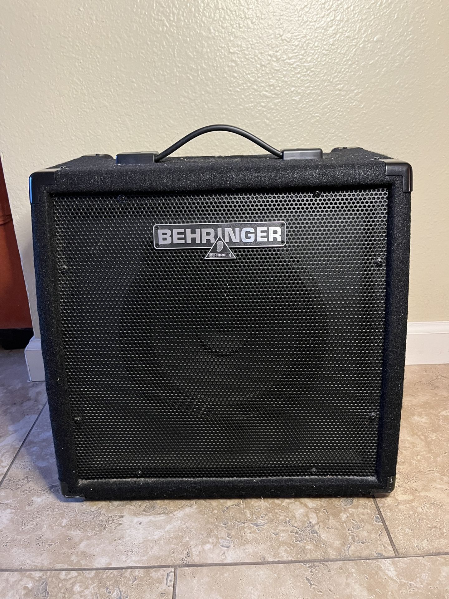 Behringer Amp