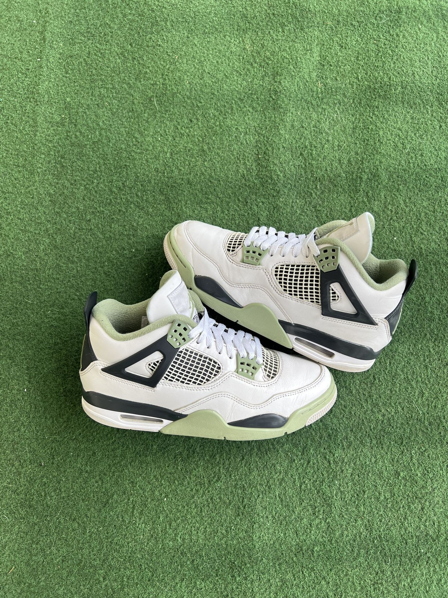 Size 9.5w / 8m Air Jordan 4 Retro Seafoam