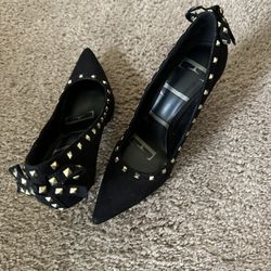 Elle 6M black suede heels gold studs