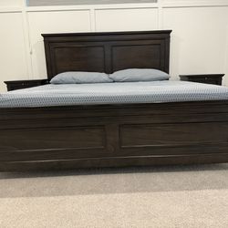 King Size Bed, 2 Nightstands And A Dresser