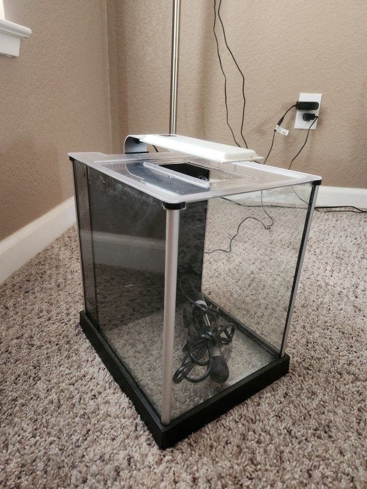 2.5 Gallon Fish Tank