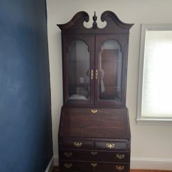 Ethan Allen Secretary Desk With Hutch