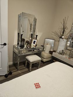 Mirror Vanity With Cream Small Bench