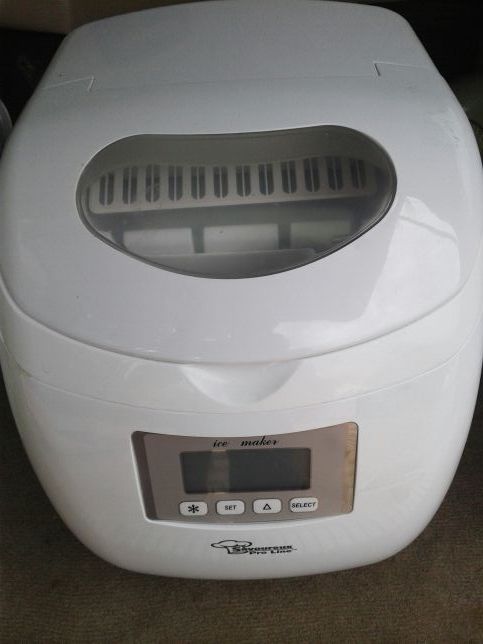 Savoureux Pro Line Portable Ice Maker MODEL # - YT-E-004B