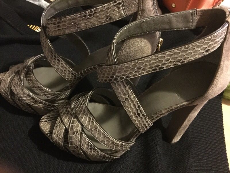 Beautiful shoes story Tory burch size 9