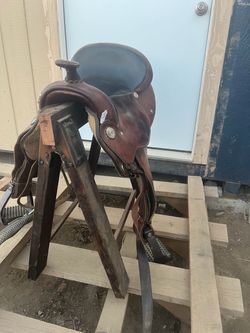 Circle Y Western Saddle 15.5