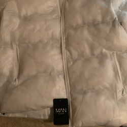 LARGE WHITE PUFFER JACKET