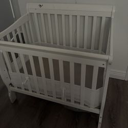 Mini Crib And Accessories 