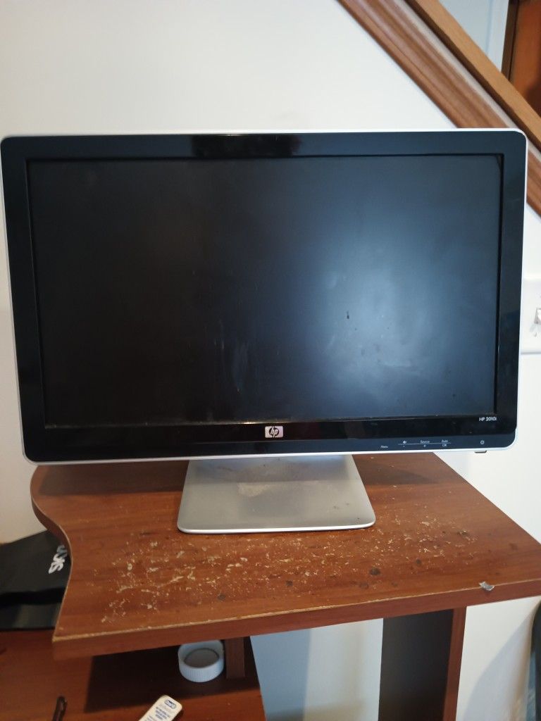 HP 60hz monitor 18 Inches By 11 Inches