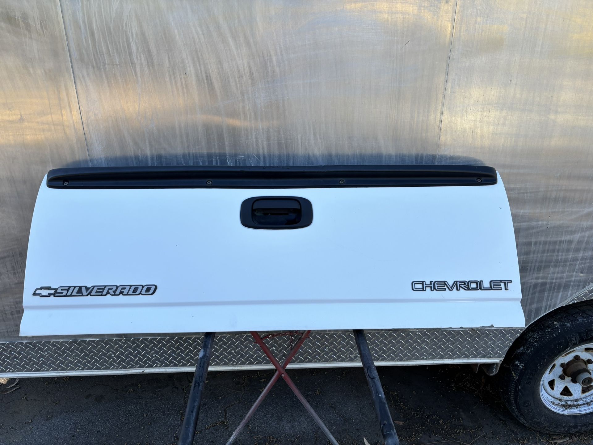 2000-2005 Chevy GMC Silverado Tailgate - Super Clean