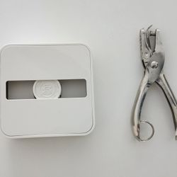 Post it holder and hole puncher