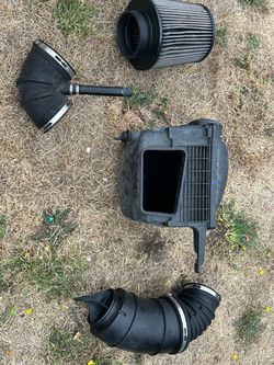 Cold air intake probably from a 2013 or 14 Dodge pick up. I think it’s all there , Might need some hose clamps or something like that. It was left at 