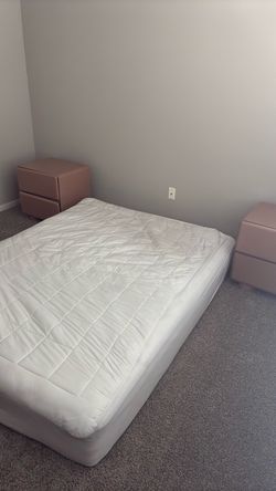 Queen bed/Dressers