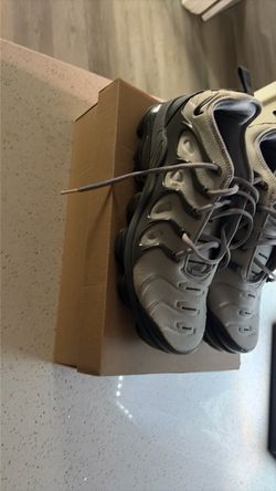 Grey men’s vapor max size 10