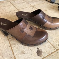 Brand New Woman Clogs 