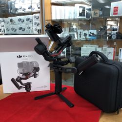 DJI RS 4 Pro Gimbal Stabilizer Combo