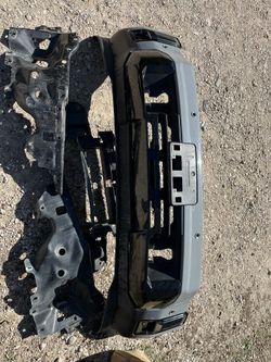 🚛 FRONT BUMPER – 2024-2026 GMC SIERRA 2 🚛  ✅ Factory OEM ✅ Complete with brackets 💲 $999  📦 Delivery & shipping available Se habla español