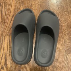 yeezy slides size 12 lightly used