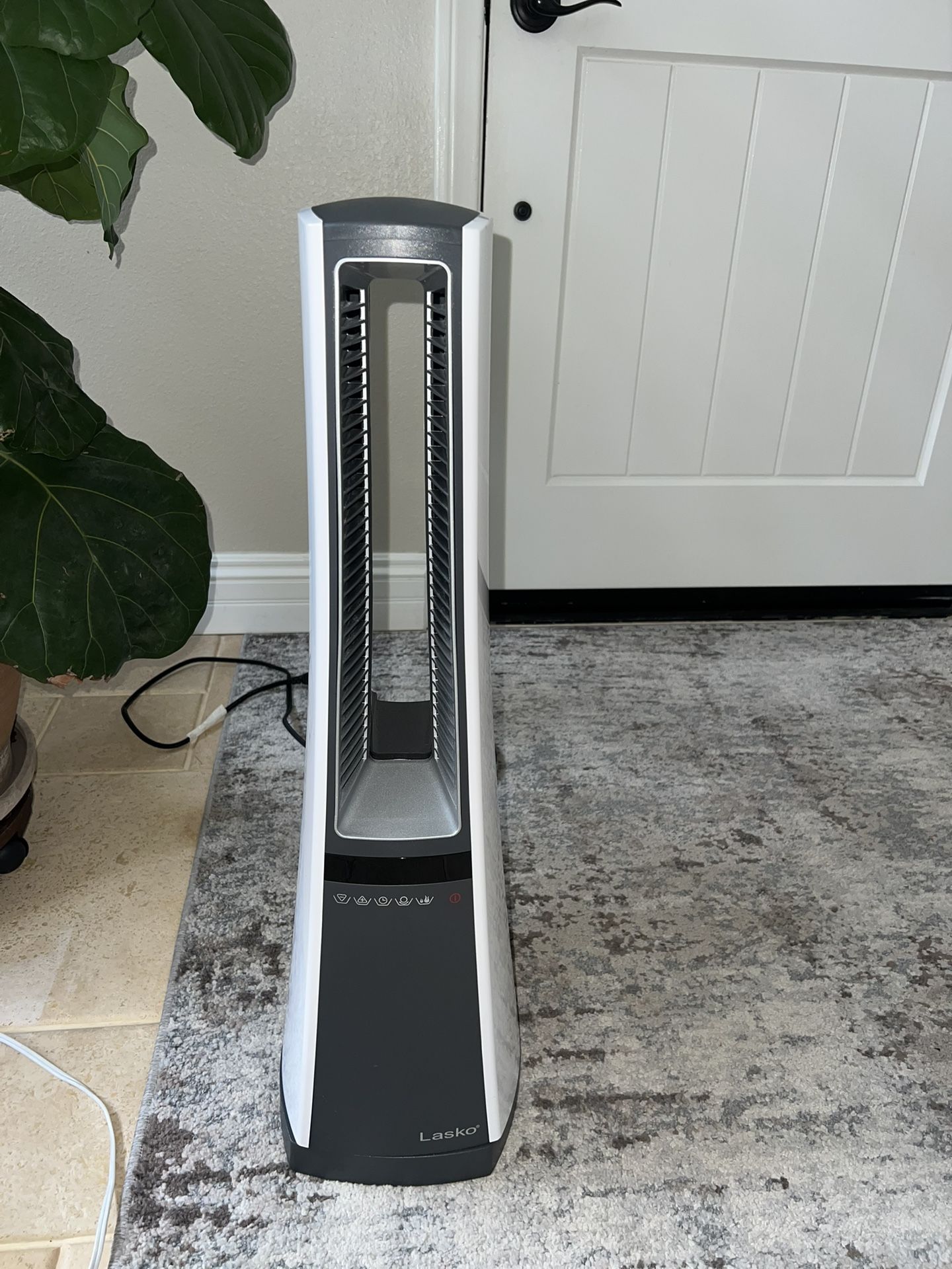 LASKO 1500W OSCILLATING BLADELESS TOWER SPACE HEATER