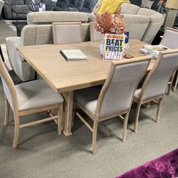 Stunning oak dining set! $1599 🧡📦✨