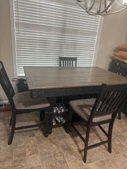 Counter Height Dining Table with 4 Chairs
