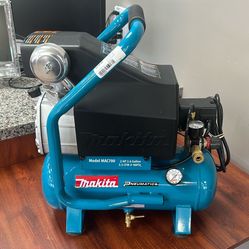 Makita MAC700 Compressor 2HP 2.6 Gallon