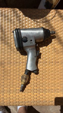Central Pneumatic 1/2" air impact wrench