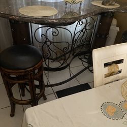 Bar Stool With 2 Stools