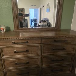 Dresser With Vanity Mirror 