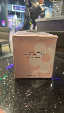 Daisy love  so sweet by Mark Jacobs