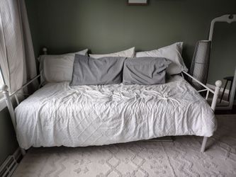 Twin day bed