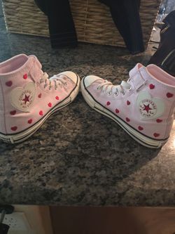 Girls heart converse