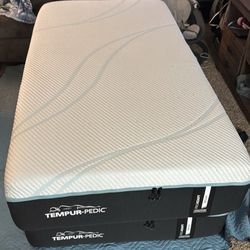 2 Medium Tempur-Pedic twin matress Pro adapt