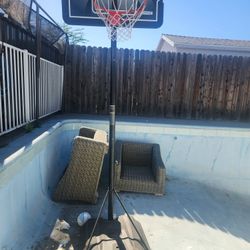 Portable basket ball hoop