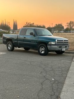Dodge Ram 1500 V8 Extended Cab Pickup Truck