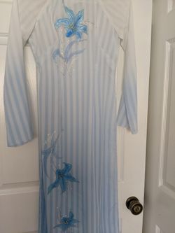 Women Clothes 5'3“ 120lbs Vietnamese Ao Dai
