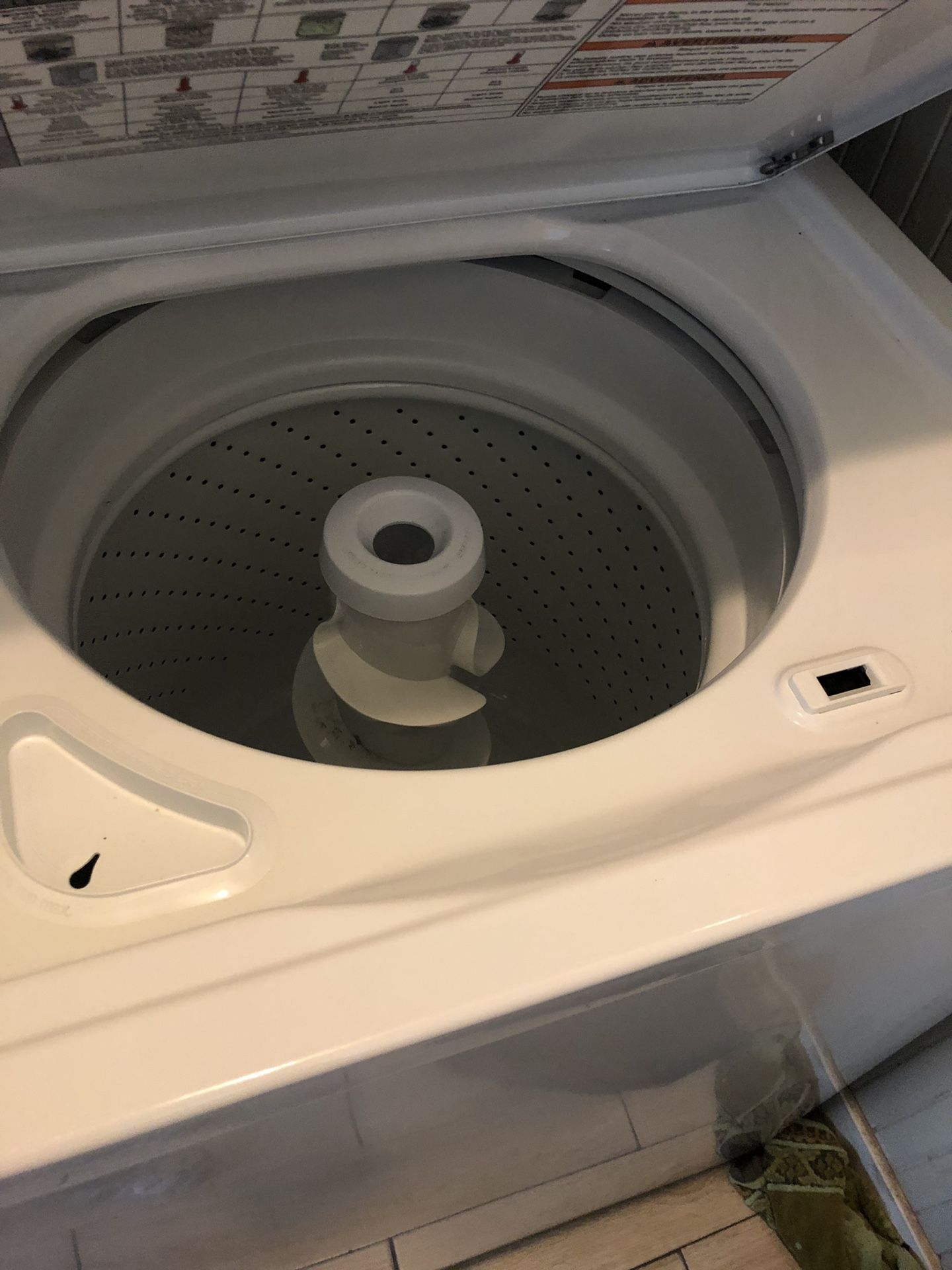 Whirlpool washer and dryer stackable brand new only 3 1/2 months still