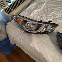 Hyundai Elantra Head Light 