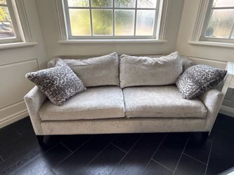Modern Gray Loveseat – Excellent Condition