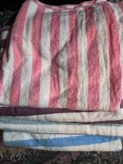 Set of 4 towels $10