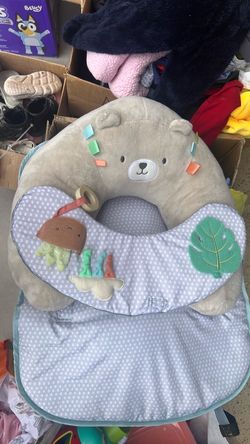 Tummy time pillow with placemat