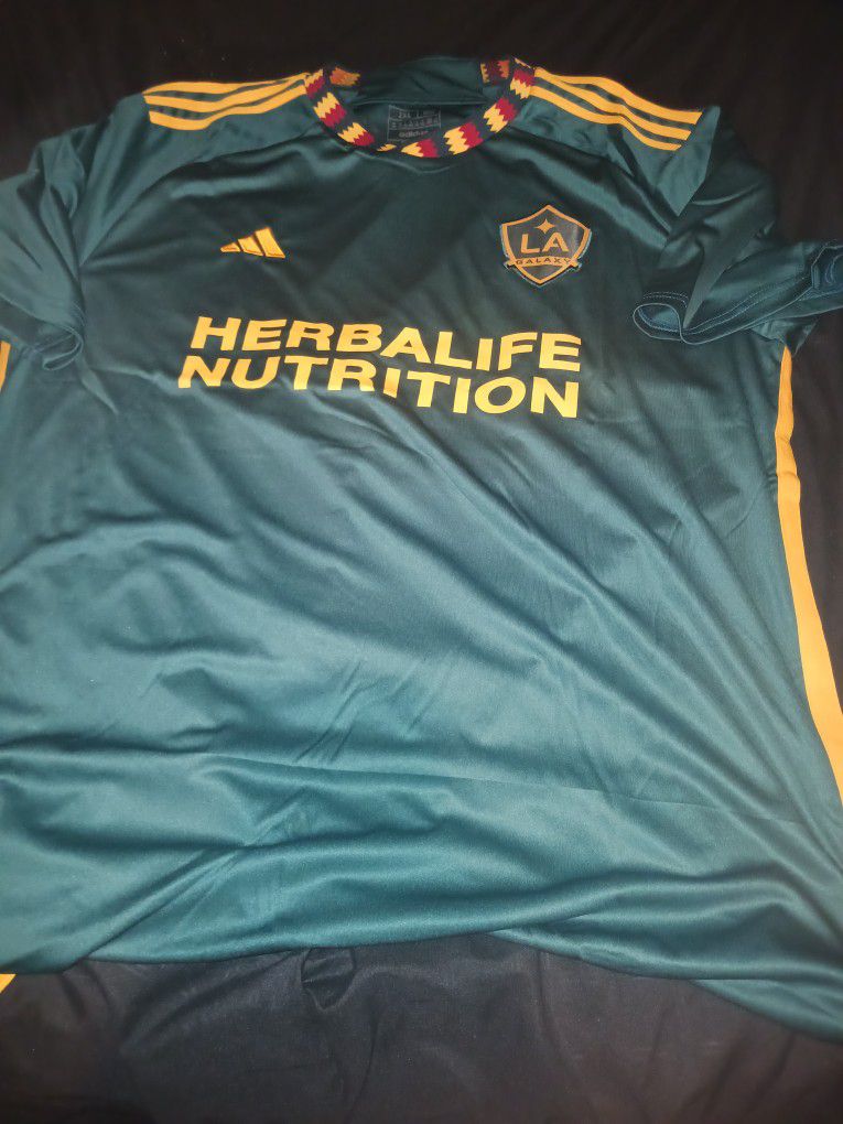 La Galaxy Fan Version Soccer Jersey for Sale in Hazard, CA - OfferUp