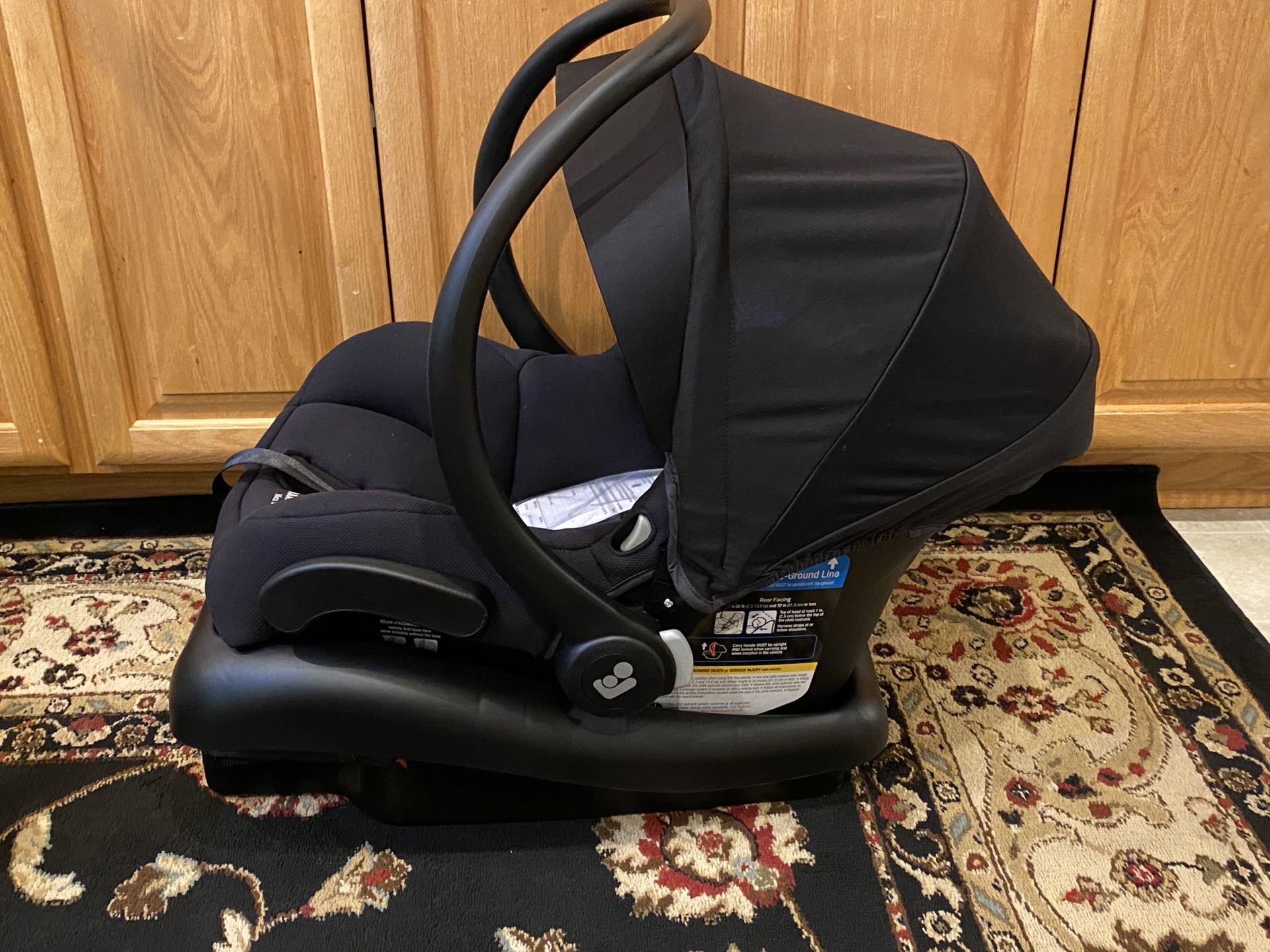 Maxi cosi car seat with base