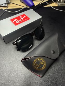 Rayban Classic Wayfarer sunglasses