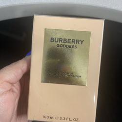 SEALED BOX - 3.3 fl oz/100 ml - Burberry Goddess Eau de Parfum