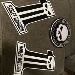 Harley Davidsons Signs 