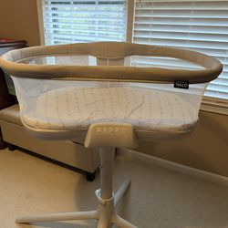 Halo BassiNest Swivel Sleeper 3.0 Soothing