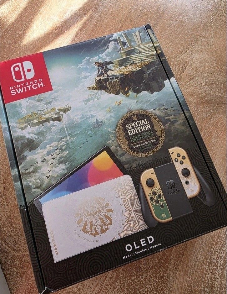 Legend of Zelda: Tears of the Kingdom OLED Switch (Complete in Box)