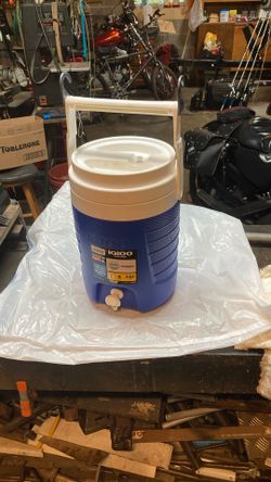 Igloo Water Jug